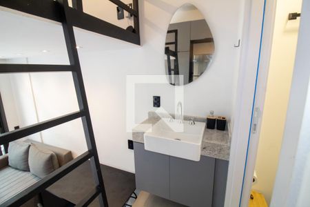 Banheiro de apartamento para alugar com 1 quarto, 24m² em Santo Amaro, São Paulo