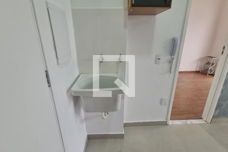 Sala, Cozinha e Área de serviço de apartamento para alugar com 1 quarto, 42m² em Vila Tolstoi, São Paulo