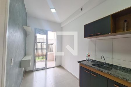 Sala, Cozinha e Área de serviço de apartamento para alugar com 1 quarto, 42m² em Vila Tolstoi, São Paulo