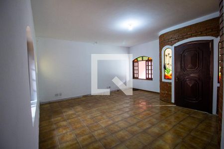 Sala de casa para alugar com 3 quartos, 900m² em Jardim Astro, Sorocaba