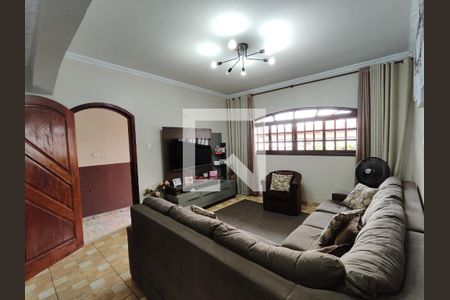 Sala de estar de casa para alugar com 3 quartos, 216m² em Vila Andeyara, Ferraz de Vasconcelos