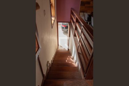 ESCADAS ACESSO SALA de casa para alugar com 1 quarto, 1m² em Bairro das Palmeiras, Campinas