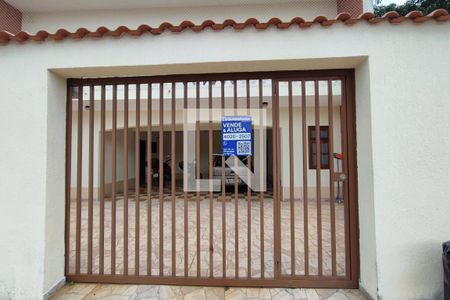 Casa à venda com 190m², 3 quartos e 5 vagas Casa à venda com 190m², 3 quartos e 5 vagasPlaca