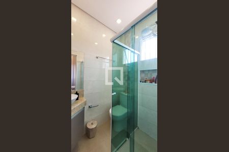 Casa à venda com 220m², 3 quartos e 4 vagas Casa à venda com 220m², 3 quartos e 4 vagasBanheiro da Suite