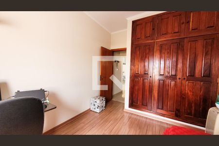 Casa à venda com 220m², 3 quartos e 4 vagas Casa à venda com 220m², 3 quartos e 4 vagasQuarto