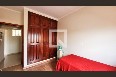 Casa à venda com 220m², 3 quartos e 4 vagas Casa à venda com 220m², 3 quartos e 4 vagasQuarto