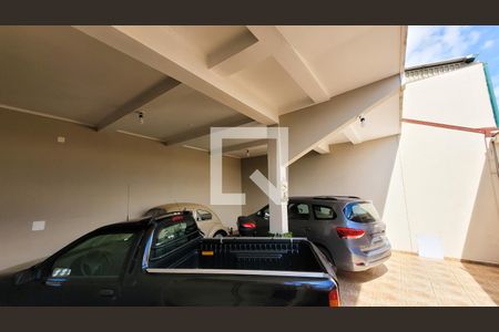Casa à venda com 220m², 3 quartos e 4 vagas Casa à venda com 220m², 3 quartos e 4 vagasGaragem
