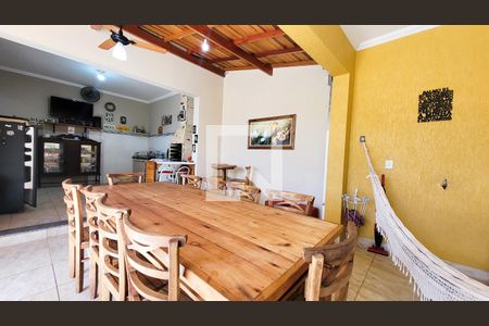 Casa à venda com 220m², 3 quartos e 4 vagas Casa à venda com 220m², 3 quartos e 4 vagasEspaço Gourmet