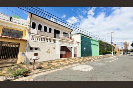 Casa à venda com 220m², 3 quartos e 4 vagas Casa à venda com 220m², 3 quartos e 4 vagasFachada