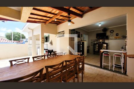 Casa à venda com 220m², 3 quartos e 4 vagas Casa à venda com 220m², 3 quartos e 4 vagasEspaço Gourmet