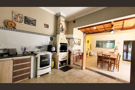 Casa à venda com 220m², 3 quartos e 4 vagas Casa à venda com 220m², 3 quartos e 4 vagasEspaço Gourmet