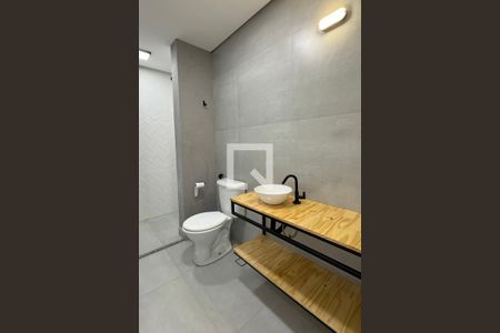 Banheiro de kitnet/studio para alugar com 1 quarto, 65m² em Ana Cristina Ii, Barueri