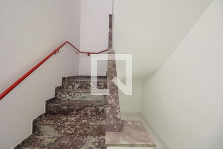 Escada de casa à venda com 8 quartos, 160m² em Vila Gomes Cardim, São Paulo