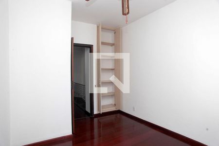 Quarto 1 de casa para alugar com 3 quartos, 90m² em São Geraldo, Porto Alegre