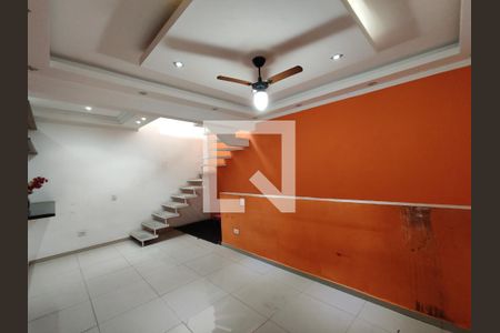 Sala de estar de casa para alugar com 2 quartos, 120m² em Vila Correa, Ferraz de Vasconcelos