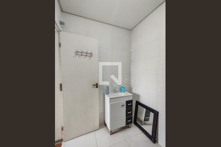 Banheiro de kitnet/studio para alugar com 1 quarto, 35m² em Canto, Florianópolis