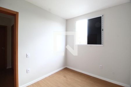 Quarto 1 de apartamento para alugar com 2 quartos, 43m² em Jardim Patricia, Uberlândia