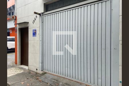 Casa à venda com 400m², 4 quartos e 2 vagas Casa à venda com 400m², 4 quartos e 2 vagasFachada