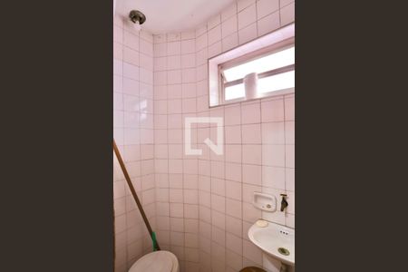 Casa à venda com 400m², 4 quartos e 2 vagas Casa à venda com 400m², 4 quartos e 2 vagasBanheiro de serviço