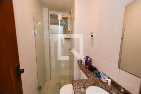 Banheiro social de apartamento para alugar com 2 quartos, 76m² em São Paulo, Belo Horizonte