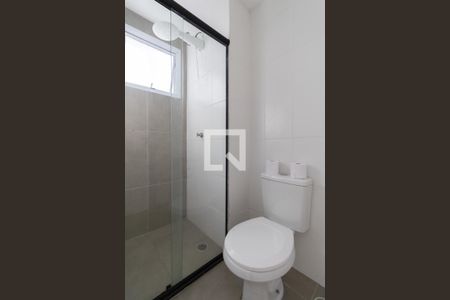 Banheiro de kitnet/studio para alugar com 1 quarto, 28m² em Vila Ré, São Paulo