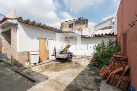 Casa à venda com 200m², 3 quartos e 5 vagas Casa à venda com 200m², 3 quartos e 5 vagasQuintal