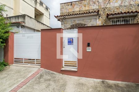 Casa à venda com 200m², 3 quartos e 5 vagas Casa à venda com 200m², 3 quartos e 5 vagasFachada