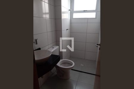 Banheiro de apartamento à venda com 2 quartos, 42m² em Sapucaias, Contagem