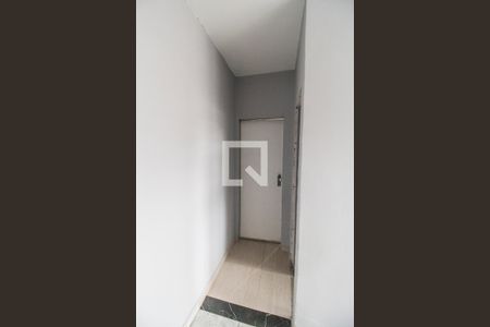 Corredor de casa para alugar com 1 quarto, 40m² em Jardim Santa Brigida, Carapicuíba