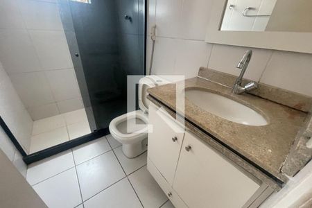 Banheiro de casa para alugar com 2 quartos, 100m² em Vila São Luís, Duque de Caxias