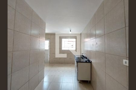 Cozinha de casa para alugar com 1 quarto, 50m² em Jardim Guarapiranga, São Paulo