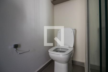 Banheiro de kitnet/studio à venda com 1 quarto, 32m² em Vila Madalena, São Paulo