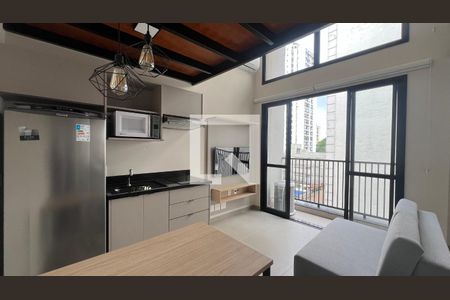 Sala e cozinha de kitnet/studio à venda com 1 quarto, 45m² em Vila Madalena, São Paulo