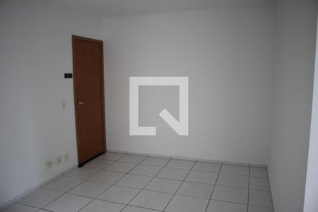 Sala de apartamento à venda com 2 quartos, 50m² em Califórnia, Contagem