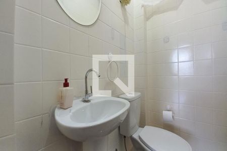 Lavabo  de apartamento para alugar com 4 quartos, 180m² em Cambuí, Campinas