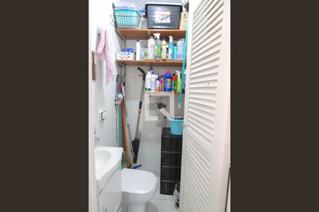 Apartamento à venda com 100m², 4 quartos e 1 vaga Apartamento à venda com 100m², 4 quartos e 1 vagaBanheiro de Serviço