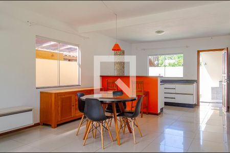 Sala de casa para alugar com 4 quartos, 170m² em Rio Tavares, Florianópolis