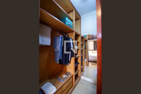 Apartamento para alugar com 168m², 3 quartos e 2 vagas Apartamento para alugar com 168m², 3 quartos e 2 vagasCloset da Suíte 1