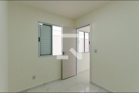 Quarto 1 de apartamento para alugar com 2 quartos, 38m² em Vila Santa Edwiges, São Paulo