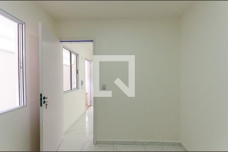 Quarto 1 de apartamento para alugar com 2 quartos, 38m² em Vila Santa Edwiges, São Paulo