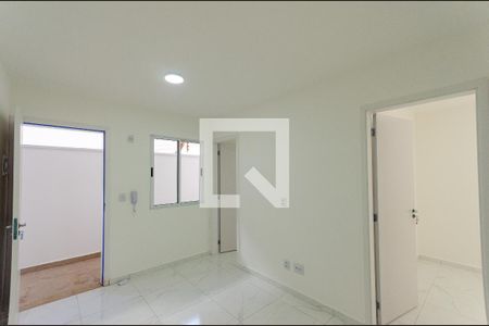 Sala de apartamento para alugar com 2 quartos, 38m² em Vila Santa Edwiges, São Paulo