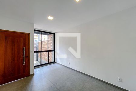 Sala de casa à venda com 3 quartos, 160m² em Vila Bertioga, São Paulo