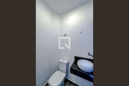 Lavabo de casa à venda com 3 quartos, 160m² em Vila Bertioga, São Paulo