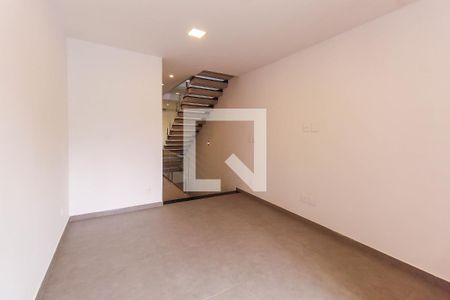 Sala de casa à venda com 3 quartos, 160m² em Vila Bertioga, São Paulo