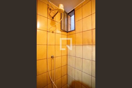 Banheiro de kitnet/studio para alugar com 1 quarto, 20m² em Canhema, Diadema