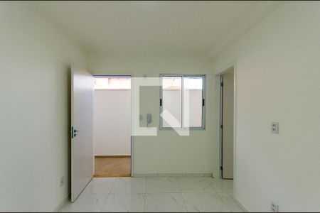 Sala de apartamento para alugar com 2 quartos, 41m² em Vila Santa Edwiges, São Paulo