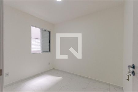 Quarto 2 de apartamento para alugar com 2 quartos, 38m² em Vila Santa Edwiges, São Paulo