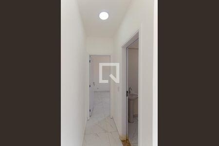 Corredor de apartamento para alugar com 1 quarto, 31m² em Vila Santa Edwiges, São Paulo