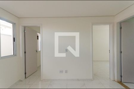 Sala de apartamento para alugar com 2 quartos, 38m² em Vila Santa Edwiges, São Paulo