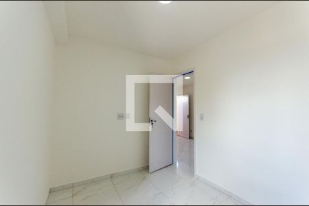 Quarto 2 de apartamento para alugar com 2 quartos, 38m² em Vila Santa Edwiges, São Paulo